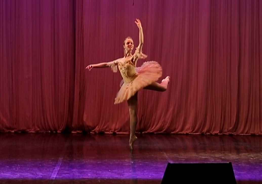 Антонина Шибалова исполняет Вариацию феи Драже из балета «Щелкунчик»